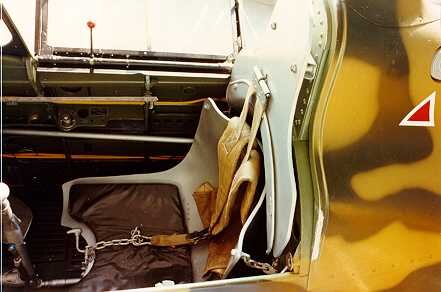 Mc205Seat_zpsac7a2365.jpg.398b20c1984e71f129647b1c9270f8c7.jpg